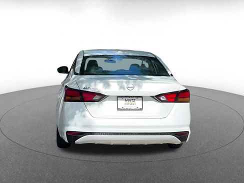 Used 2025 Nissan Altima 2.5 SV FWD image 12