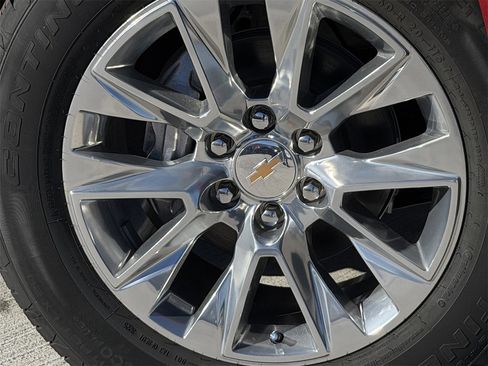 New 2026 Chevrolet Suburban Premier image 9