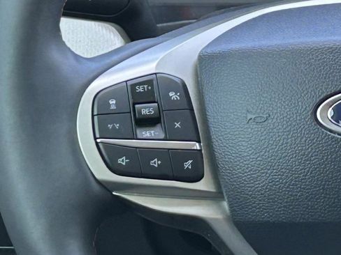 Used 2025 Ford Explorer Active w/ Active Comfort Package image 33