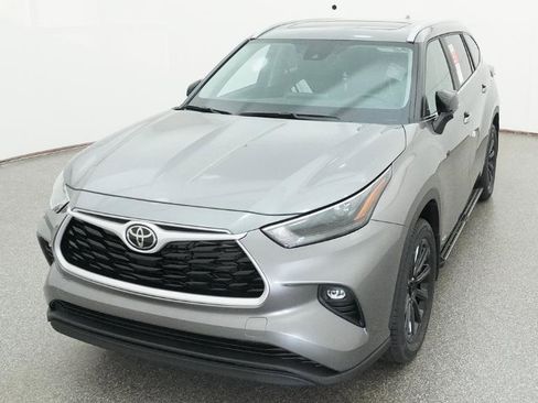New 2026 Toyota Highlander XLE image 3