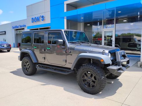 Used 2018 Jeep Wrangler Unlimited Sport AWD/4WD image 4