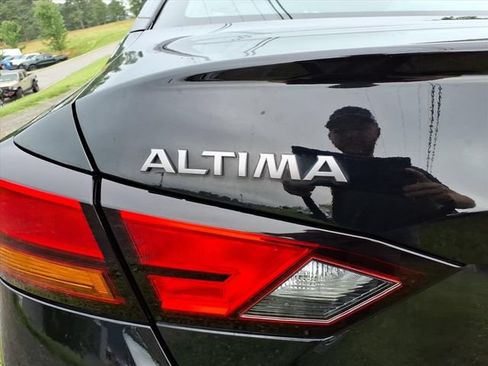 Used 2025 Nissan Altima 2.5 SV FWD image 8