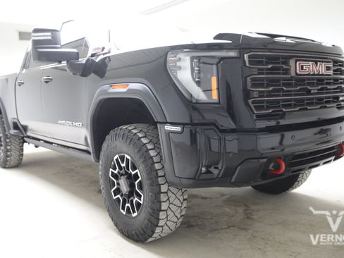 Used 2025 GMC Sierra 2500 AT4X AWD/4WD image 7