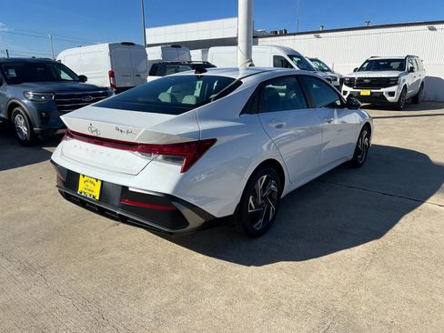 New 2026 Hyundai Elantra Limited FWD image 3