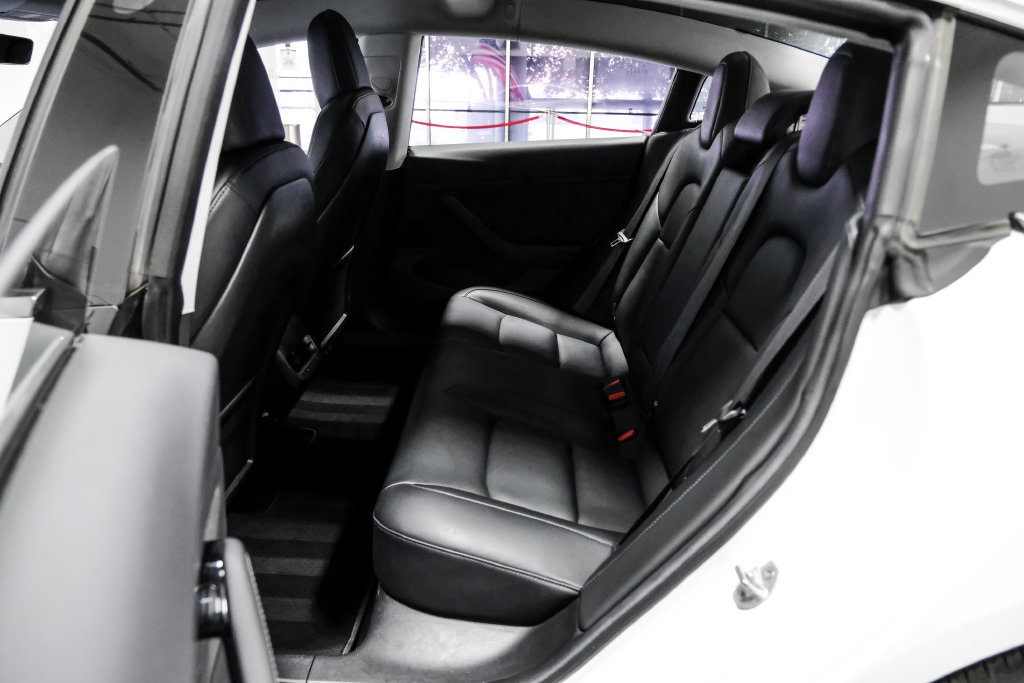 Used 2018 Tesla Model 3 Long Range RWD image 44
