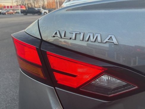 Used 2025 Nissan Altima 2.5 SV image 10