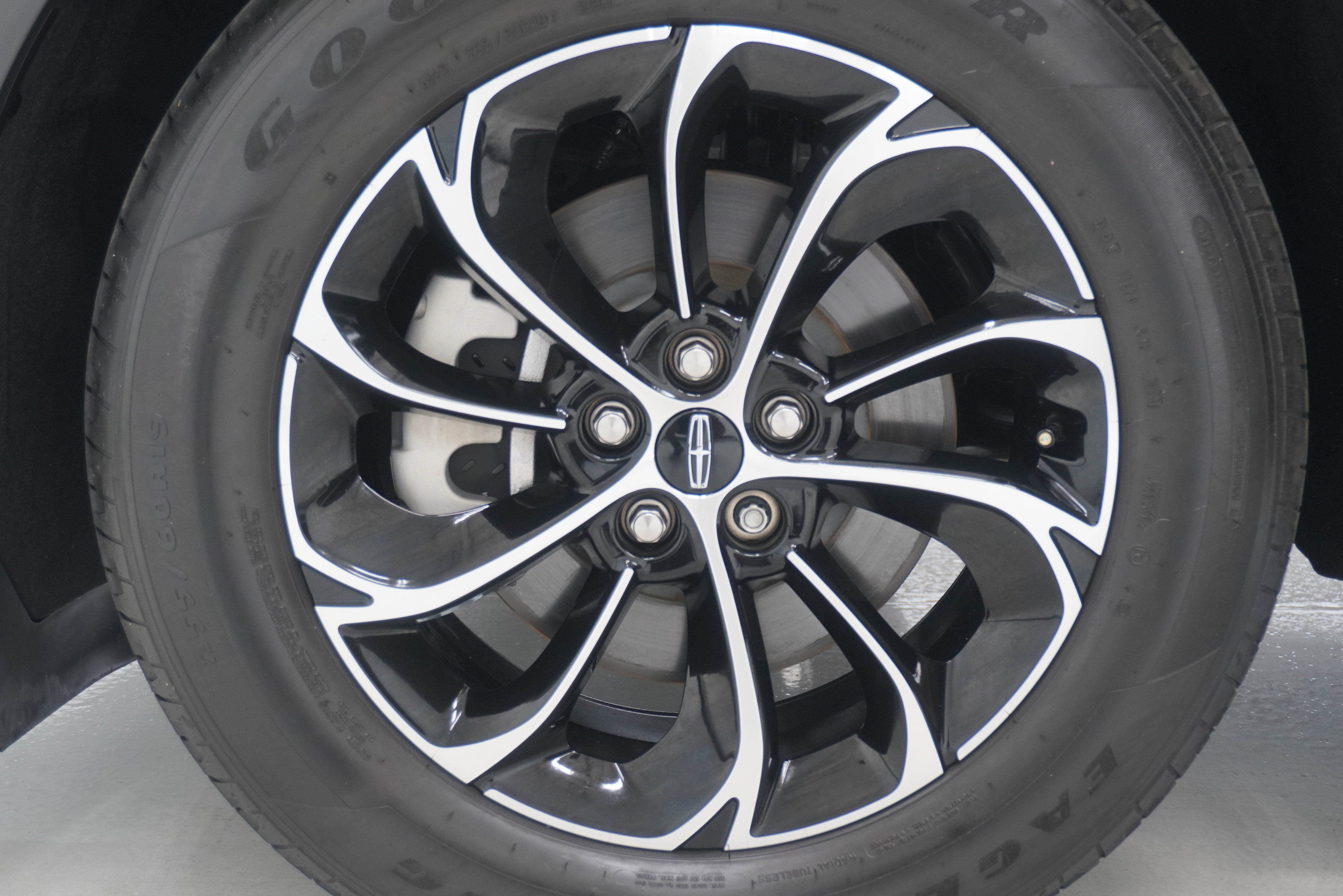 Used 2024 Lincoln Nautilus Premier AWD/4WD image 30