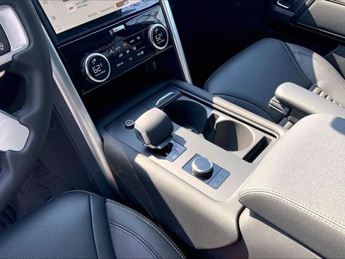 New 2026 Land Rover Discovery S image 7