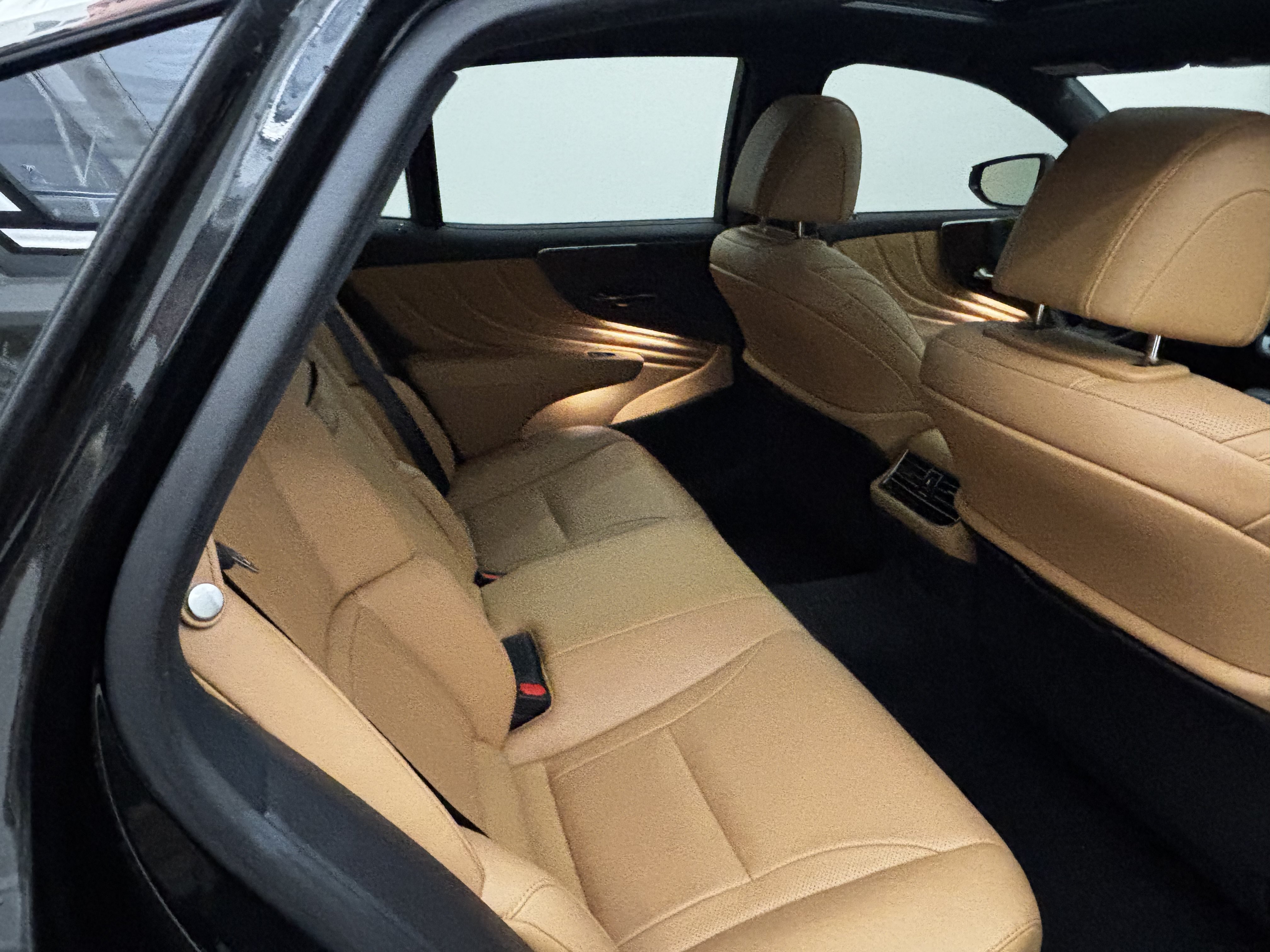 Used 2025 Lexus LS 500 w/ Accessory Package (Z1) RWD image 17