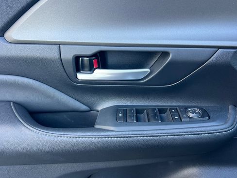 Used 2024 Toyota Grand Highlander XLE image 11