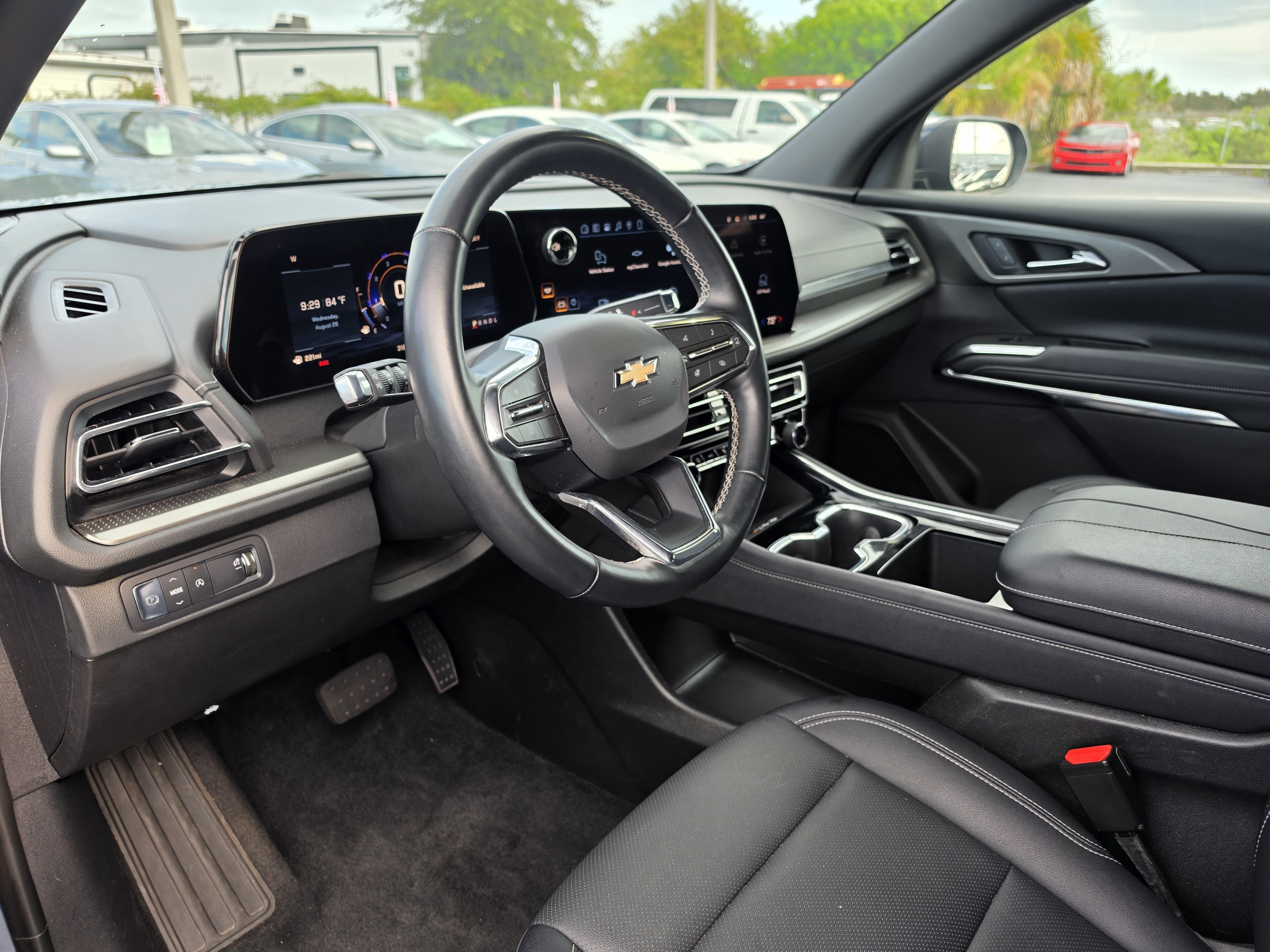 Certified 2025 Chevrolet Traverse LT FWD image 15