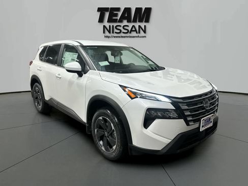 Used 2025 Nissan Rogue SV image 1