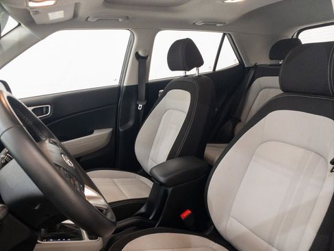 Used 2024 Hyundai Venue SEL image 13