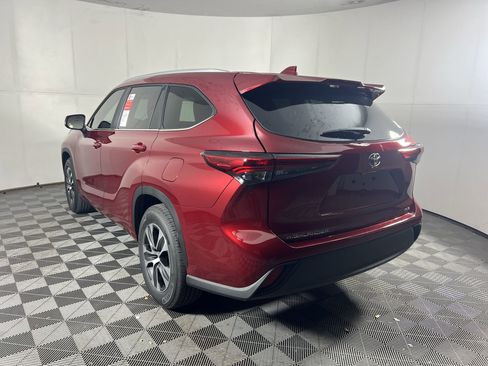 Used 2023 Toyota Highlander XLE FWD image 9