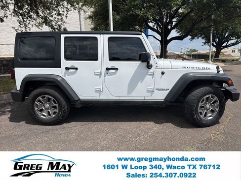 Used 2015 Jeep Wrangler Unlimited Rubicon w/ Connectivity Group AWD/4WD image 2