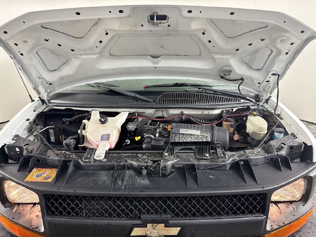 Used 2017 Chevrolet Express 2500 RWD image 32