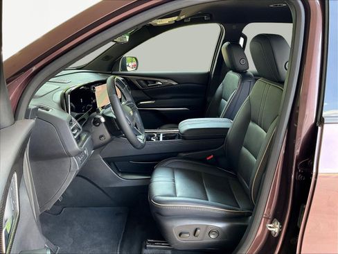 Used 2025 Chevrolet Traverse High Country FWD image 20