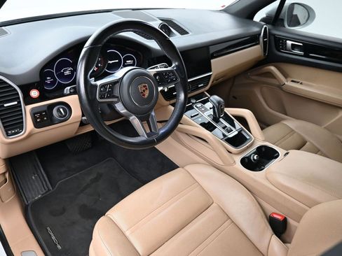 Used 2021 Porsche Cayenne image 4