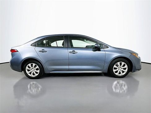Used 2022 Toyota Corolla LE image 8
