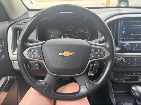 Used 2022 Chevrolet Colorado Z71 AWD/4WD image 19