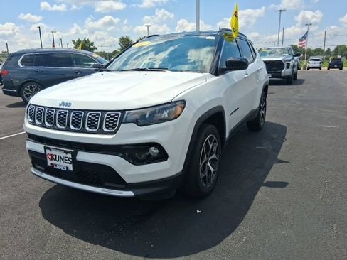 Used 2025 Jeep Compass Limited AWD/4WD image 5
