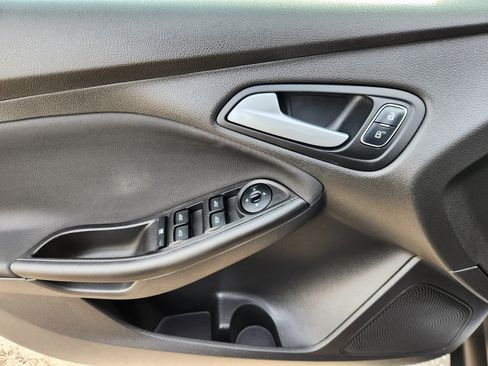 Used 2018 Ford Focus SE image 16