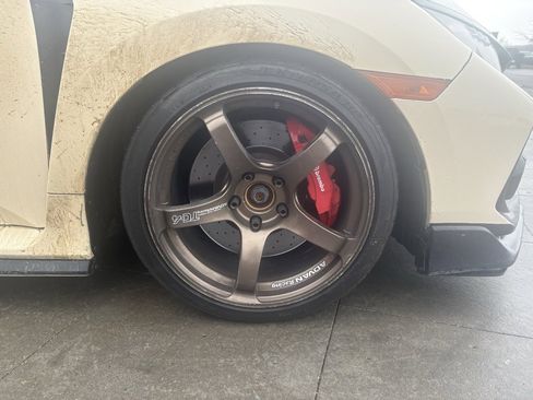 Used 2017 Honda Civic Type R image 10