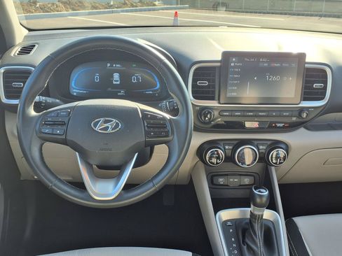Used 2025 Hyundai Venue SEL FWD image 5
