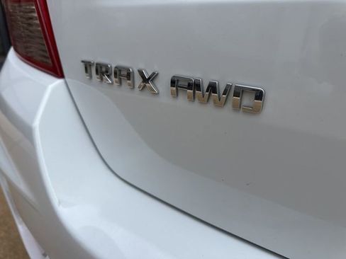 Used 2022 Chevrolet Trax LS w/ Tint and Cruise Package image 16