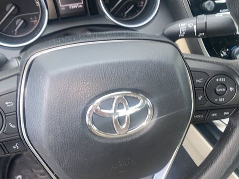 Used 2020 Toyota Camry LE image 6