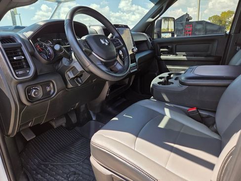 Used 2024 RAM 3500 Tradesman w/ Chrome Appearance Group image 22