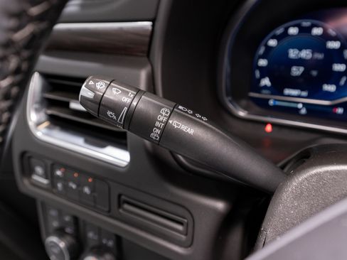 Used 2024 Chevrolet Suburban LT image 26