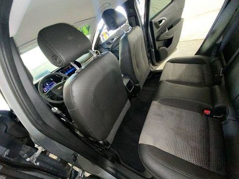 Used 2025 Chevrolet Trax LT FWD image 33