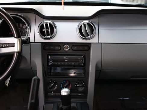 Used 2006 Ford Mustang GT Premium RWD image 38