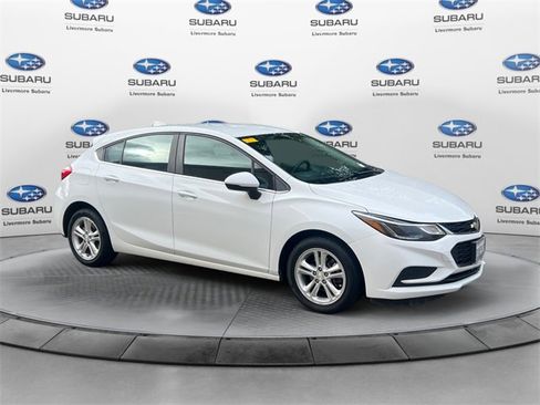 Used 2018 Chevrolet Cruze LT image 1