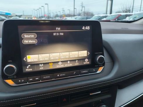 Used 2023 Nissan Rogue SV image 4