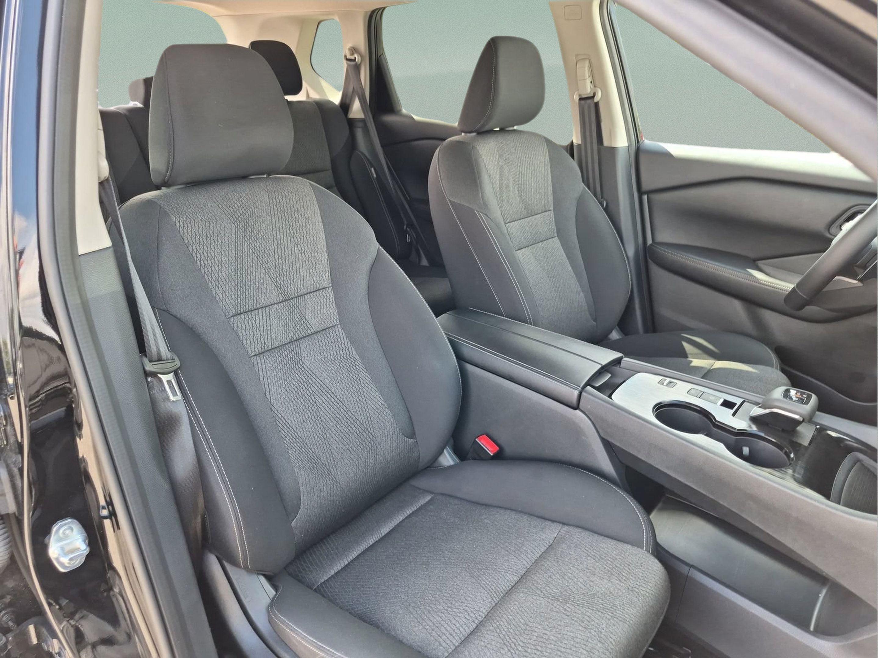 Used 2026 Nissan Rogue SV FWD image 18