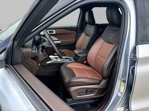 Used 2023 Ford Explorer King Ranch w/ Technology Package RWD image 8