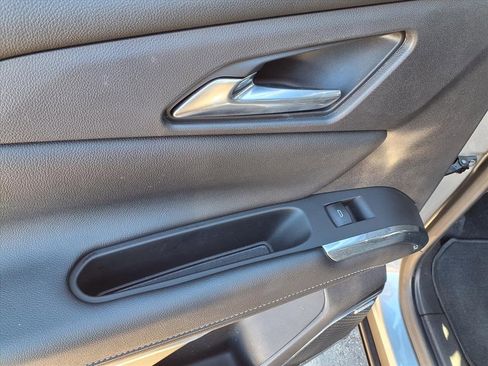 Used 2025 Chevrolet Traverse LT w/ Enhanced Driving Package image 18