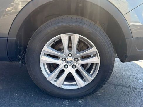 Used 2019 Ford Explorer XLT w/ Equipment Group 201A AWD/4WD image 8