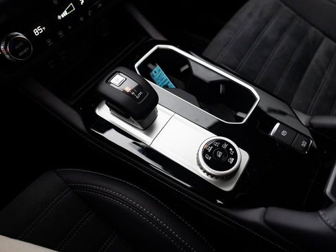 New 2026 Mitsubishi Outlander SE image 16