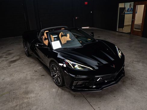 Used 2023 Chevrolet Corvette Stingray Premium Cpe w/ Engine Appearance Package RWD image 9