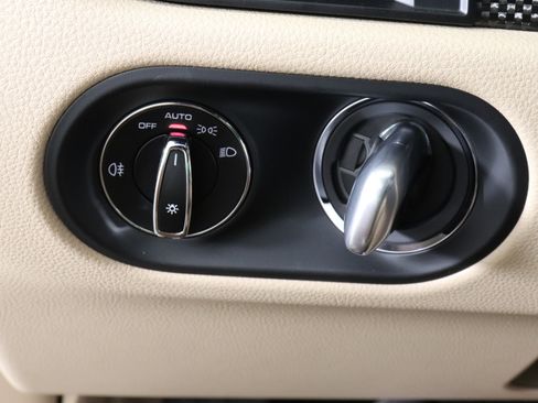 Used 2025 Porsche Macan image 34