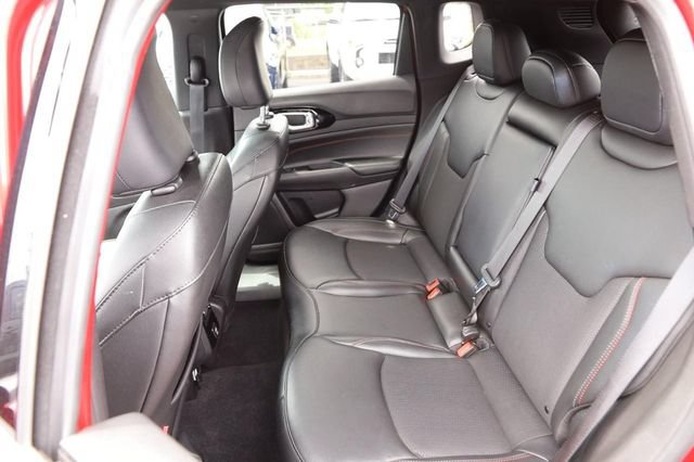 Used 2025 Jeep Compass Trailhawk AWD/4WD image 9