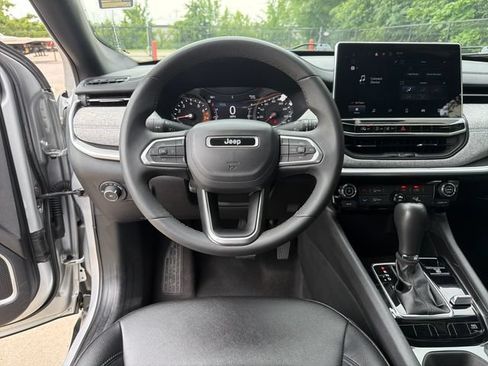 Used 2024 Jeep Compass Latitude AWD/4WD image 16