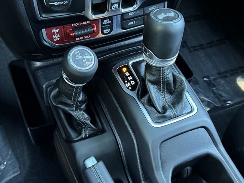 Used 2024 Jeep Wrangler Unlimited Rubicon image 19