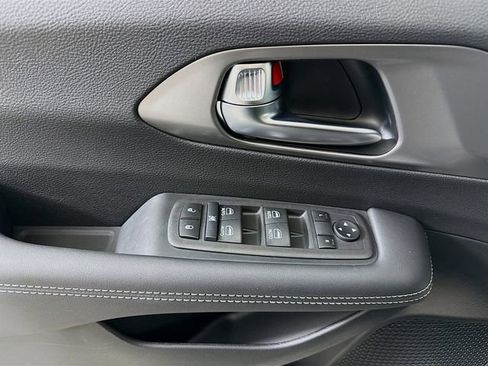 New 2026 Chrysler Voyager LX image 17