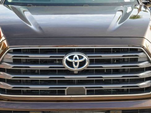 Used 2023 Toyota Sequoia Limited image 5
