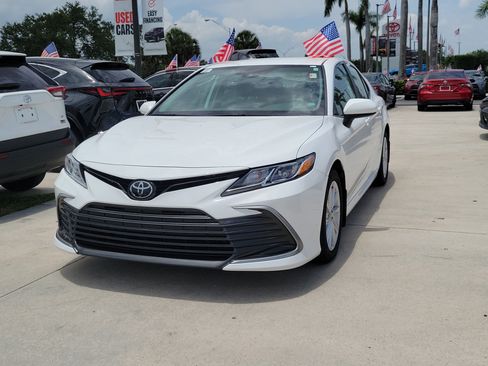 Used 2023 Toyota Camry LE FWD image 5