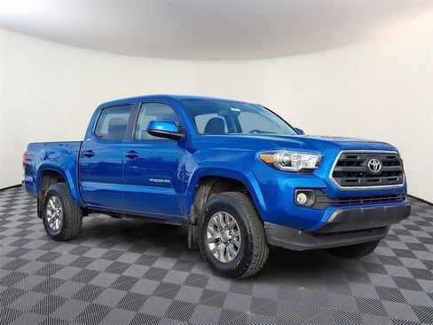 Used 2017 Toyota Tacoma SR5 image 1